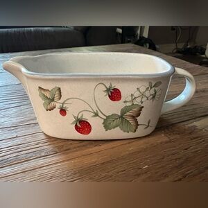 🍓Vintage Strawberry gravy boat Savoir Vivre luscious cottage farmhouse kitchen 🍓